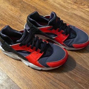 Nike Huarache kids sz 3.5 Red & Black